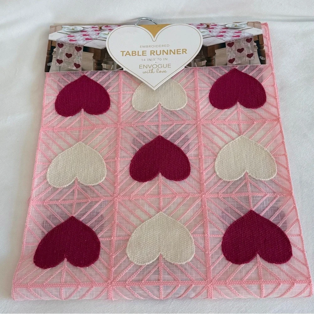 Envogue Pink and Cream Heart Table Runner